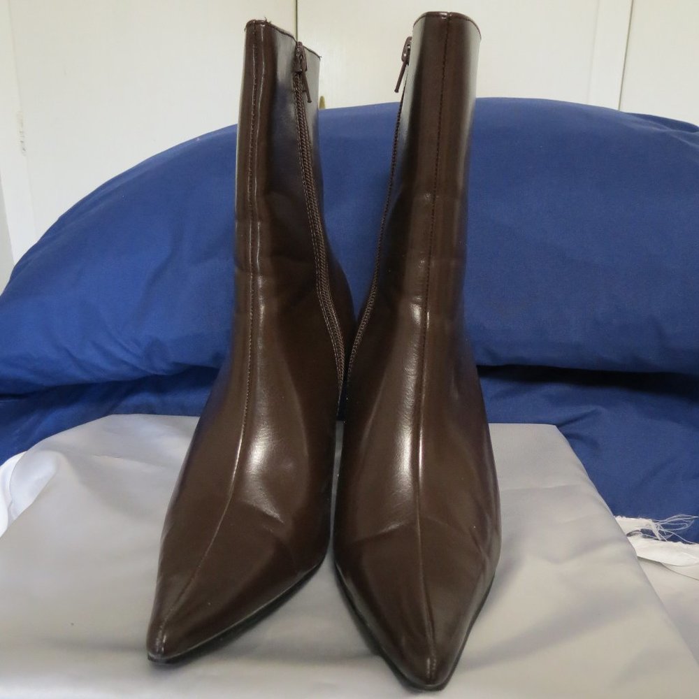 Jolie Victoria Ankle Boots